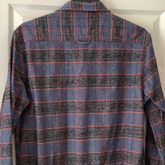 Quicksilver Men's Modern Fit Long Sleeve Plaid Flannel Button Down Shirt - Picture 6 of 8